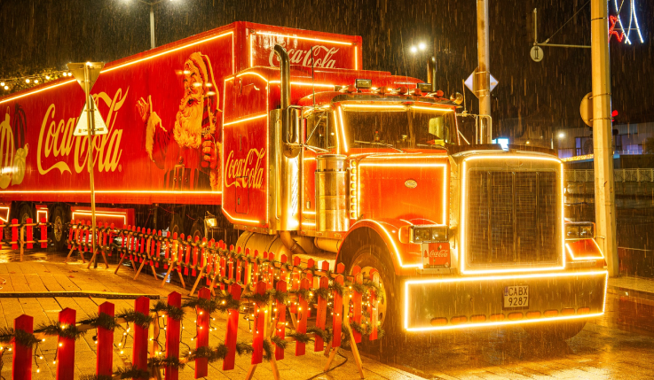 Коледният камион на Кока-Кола носи магията на празниците в Перник на 18 декември