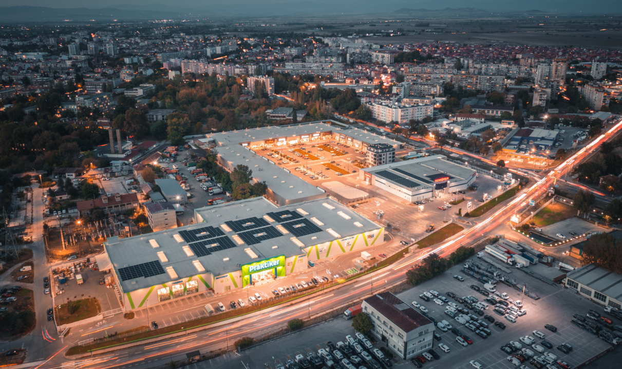 Търговски комплекси Holiday Park